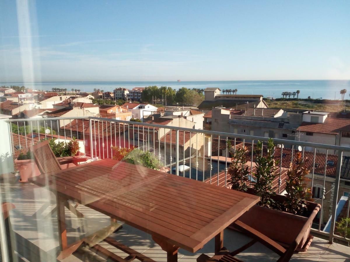 Sky Wellness Apartment Porto SantʼElpidio エクステリア 写真
